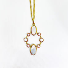 Cargar imagen en el visor de la galería, Collar dije geometrico nacar
