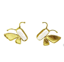 Cargar imagen en el visor de la galería, Caravanas mariposas con perlas
