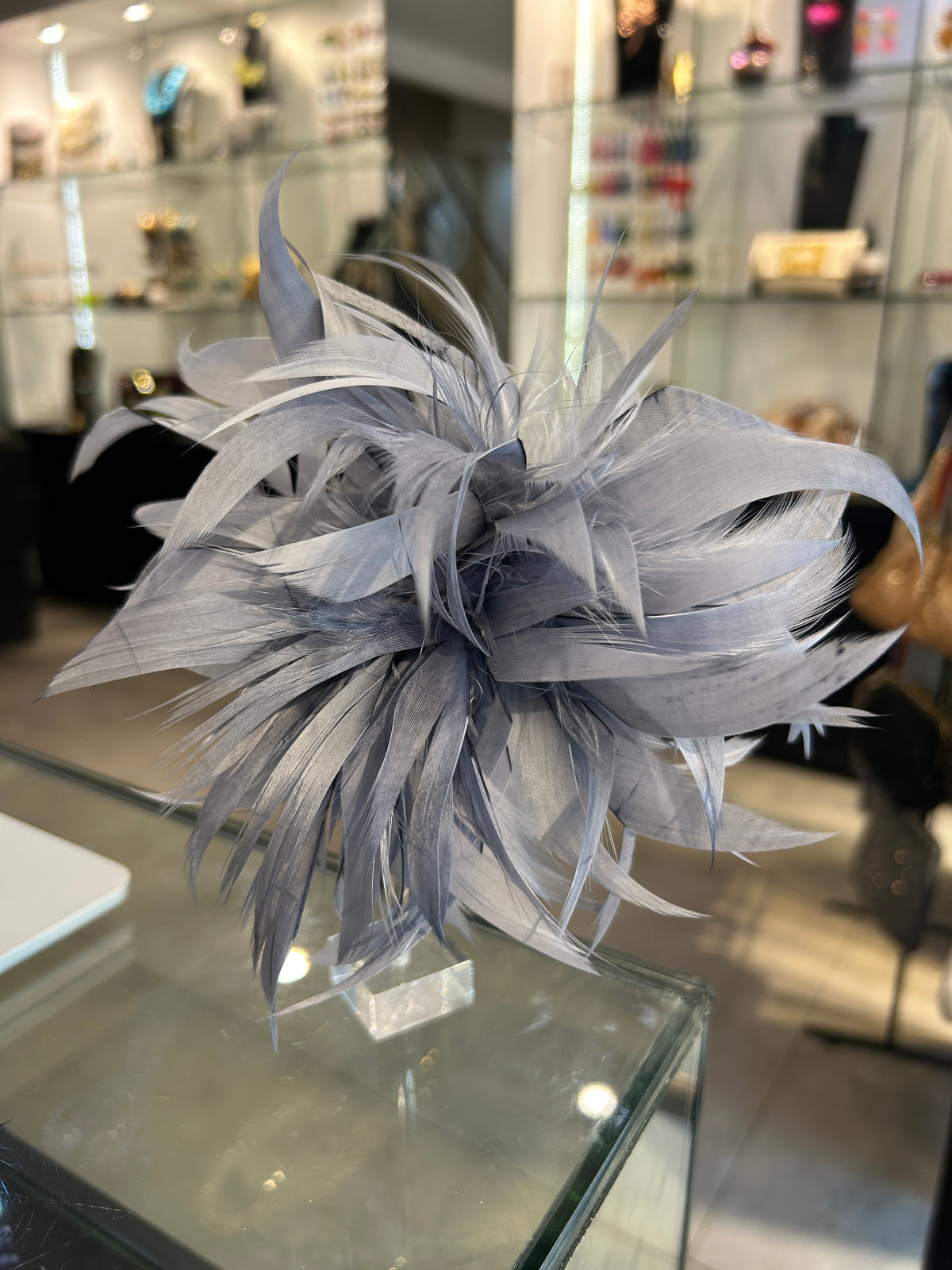 Broche flor de pluma