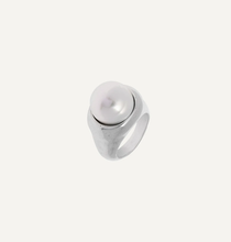 Cargar imagen en el visor de la galería, Anillo con perla barroca
