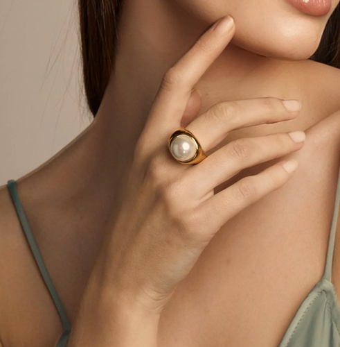 Anillo con perla barroca