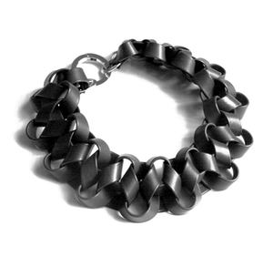 collar de cuero 