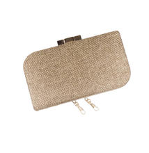 Cargar imagen en el visor de la galería, Clutch de rafia
