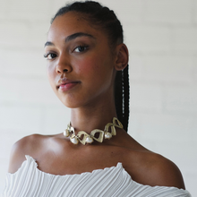 Cargar imagen en el visor de la galería, Choker entrelazada con perlas

