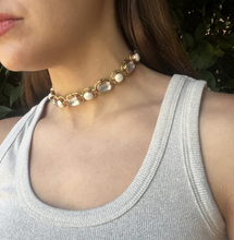 Cargar imagen en el visor de la galería, Choker de perlas y cristal
