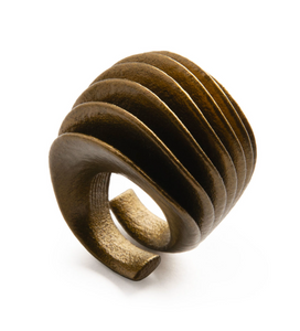 Anillo con volumen