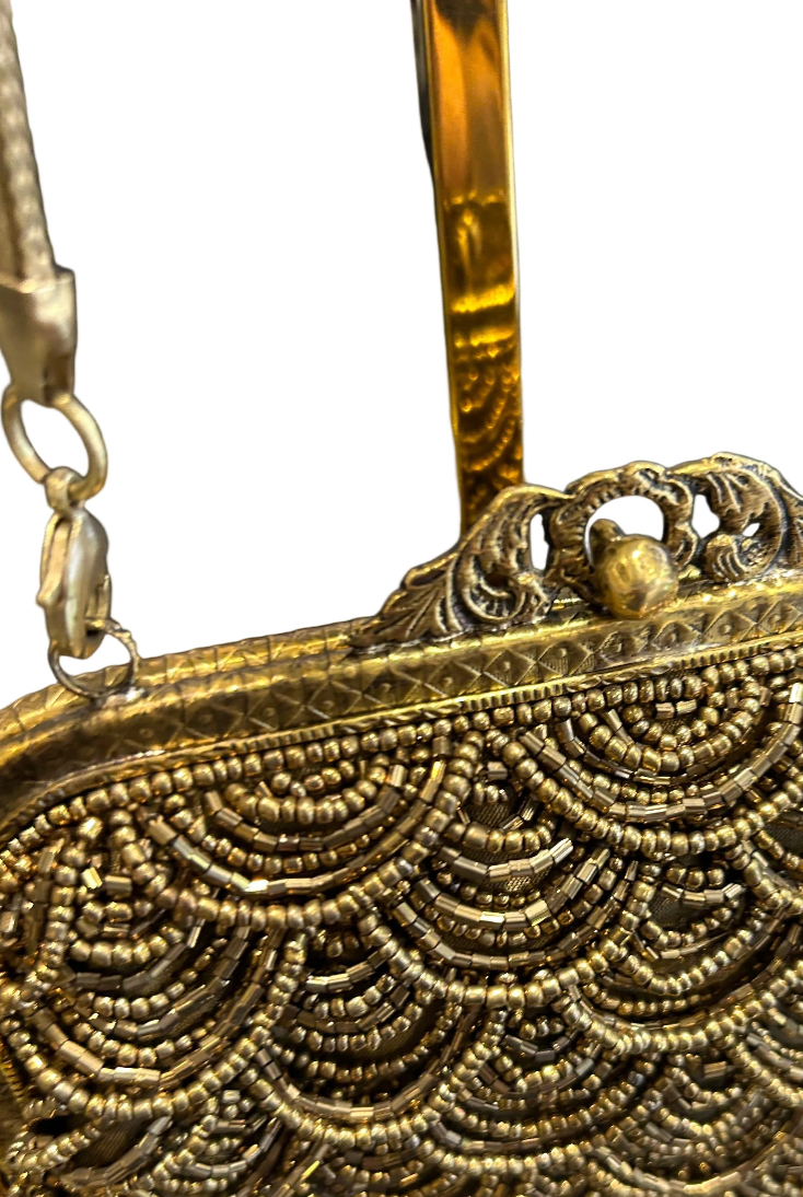 Bolso dorado de mostacillas, vista 2 – Fahoma