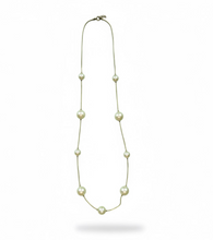 Cargar imagen en el visor de la galería, collar largo de cadena y perlas 
