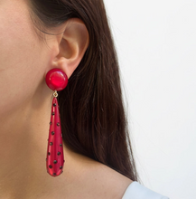 Cargar imagen en el visor de la galería, Caravanas gota fucsia
