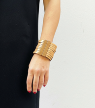 Cargar imagen en el visor de la galería, Pulsera cuero y resina
