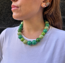 Cargar imagen en el visor de la galería, Collar esferas verde
