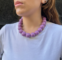 Cargar imagen en el visor de la galería, Collar esferas lila
