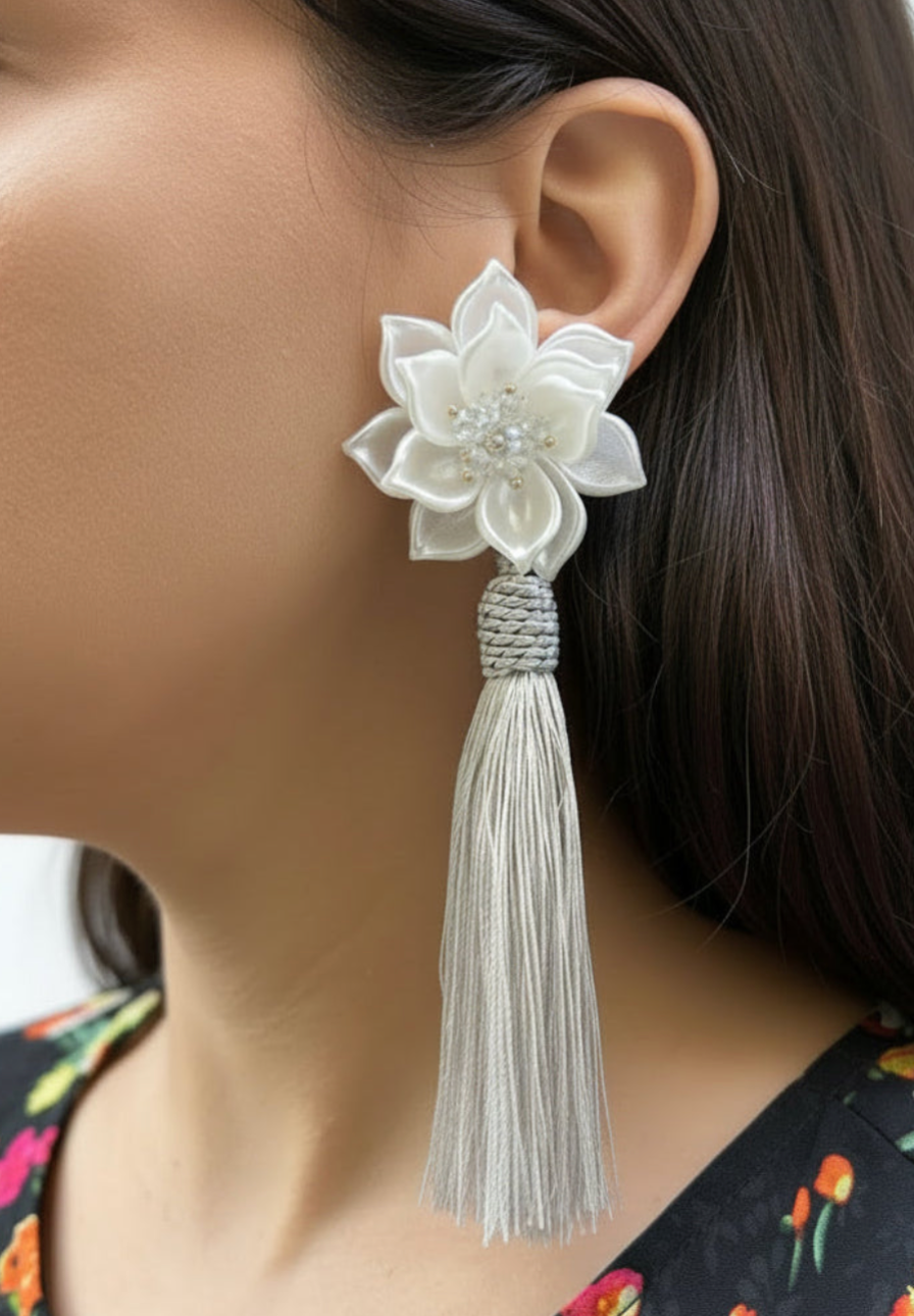 Caravanas flor perlada con fleco, vista 2 – Fahoma