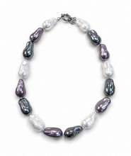 Cargar imagen en el visor de la galería, Collar perlas barrocas
