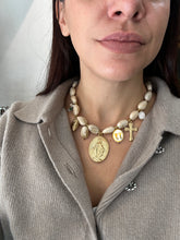 Cargar imagen en el visor de la galería, Collar  virgen milagrosa
