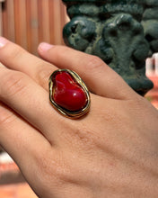 Cargar imagen en el visor de la galería, anillo perla barroca roja 
