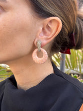 Cargar imagen en el visor de la galería, Caravanas rosa  y dore
