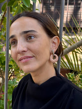 Cargar imagen en el visor de la galería, Caravanas rosa  y dore
