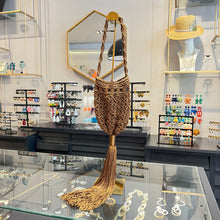 Cargar imagen en el visor de la galería, Bolso limosnero macrame
