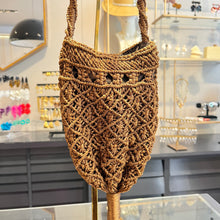 Cargar imagen en el visor de la galería, Bolso limosnero macrame
