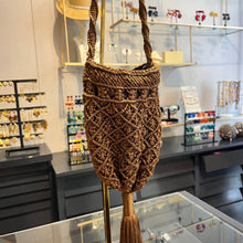 Cargar imagen en el visor de la galería, Bolso limosnero macrame
