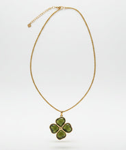 Cargar imagen en el visor de la galería, Collar dije flor
