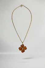 Cargar imagen en el visor de la galería, Collar dije flor
