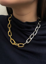 Cargar imagen en el visor de la galería, Collar dorado y plateado
