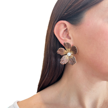 Cargar imagen en el visor de la galería, Caravanas flores esmaltadas
