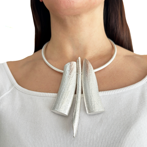 Collar geometrico opaco