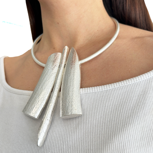 Collar geometrico opaco