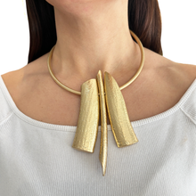 Cargar imagen en el visor de la galería, collar de metal doradoi 
