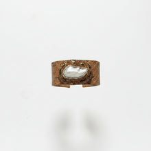 Cargar imagen en el visor de la galería, pulsera de piel con perla 
