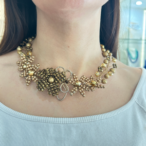 Collar flores doradas