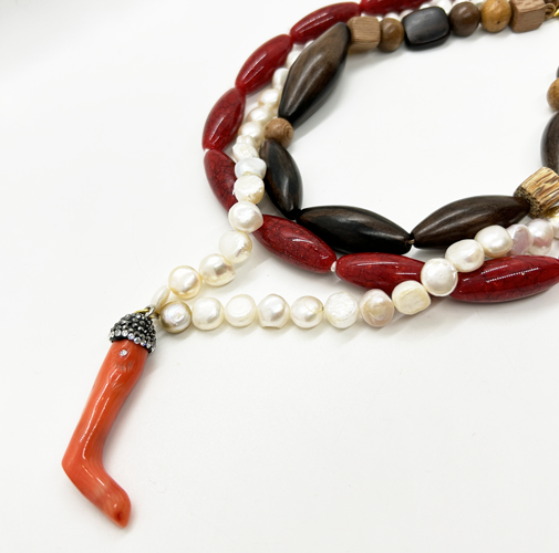 Collar perlas coral y madera, vista 3 – Fahoma