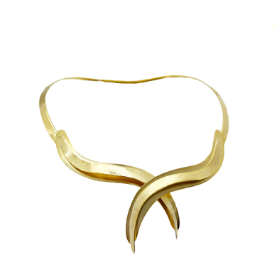 collar de metal dorado de bronce