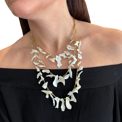 collar de nacar con dorado 