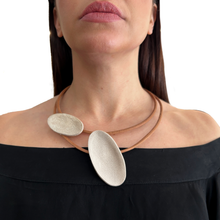 Cargar imagen en el visor de la galería, collar corto de cuero 

