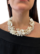 Cargar imagen en el visor de la galería, Collar &quot;Rama&quot; de nacar
