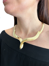 Cargar imagen en el visor de la galería, Collar rigido bronce mate mate
