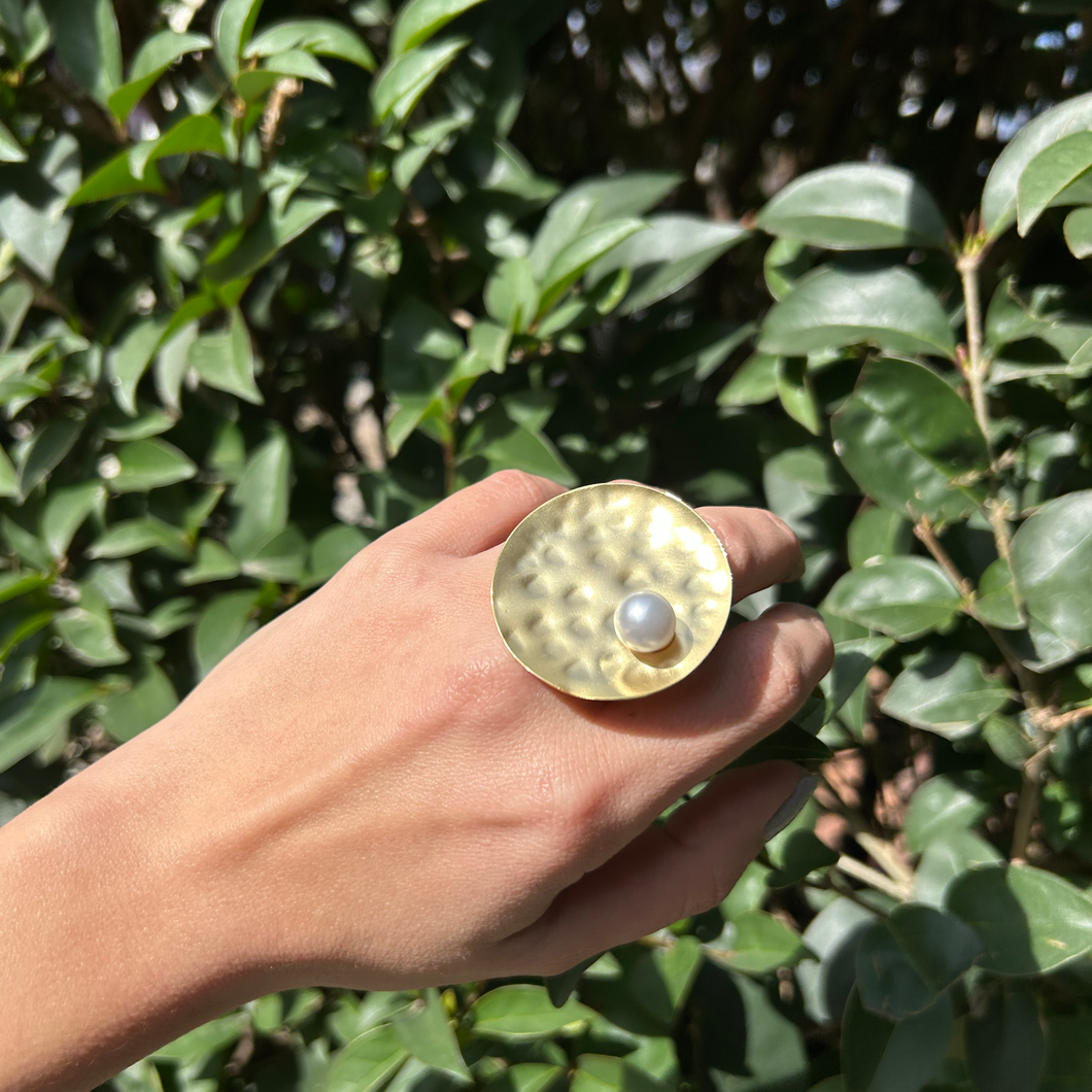 anillo de bronce con perla enchapado 