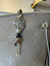 Cargar imagen en el visor de la galería, Charm muñeca
