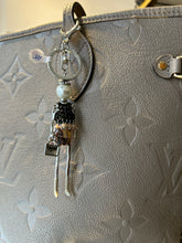 Cargar imagen en el visor de la galería, Charm muñeca
