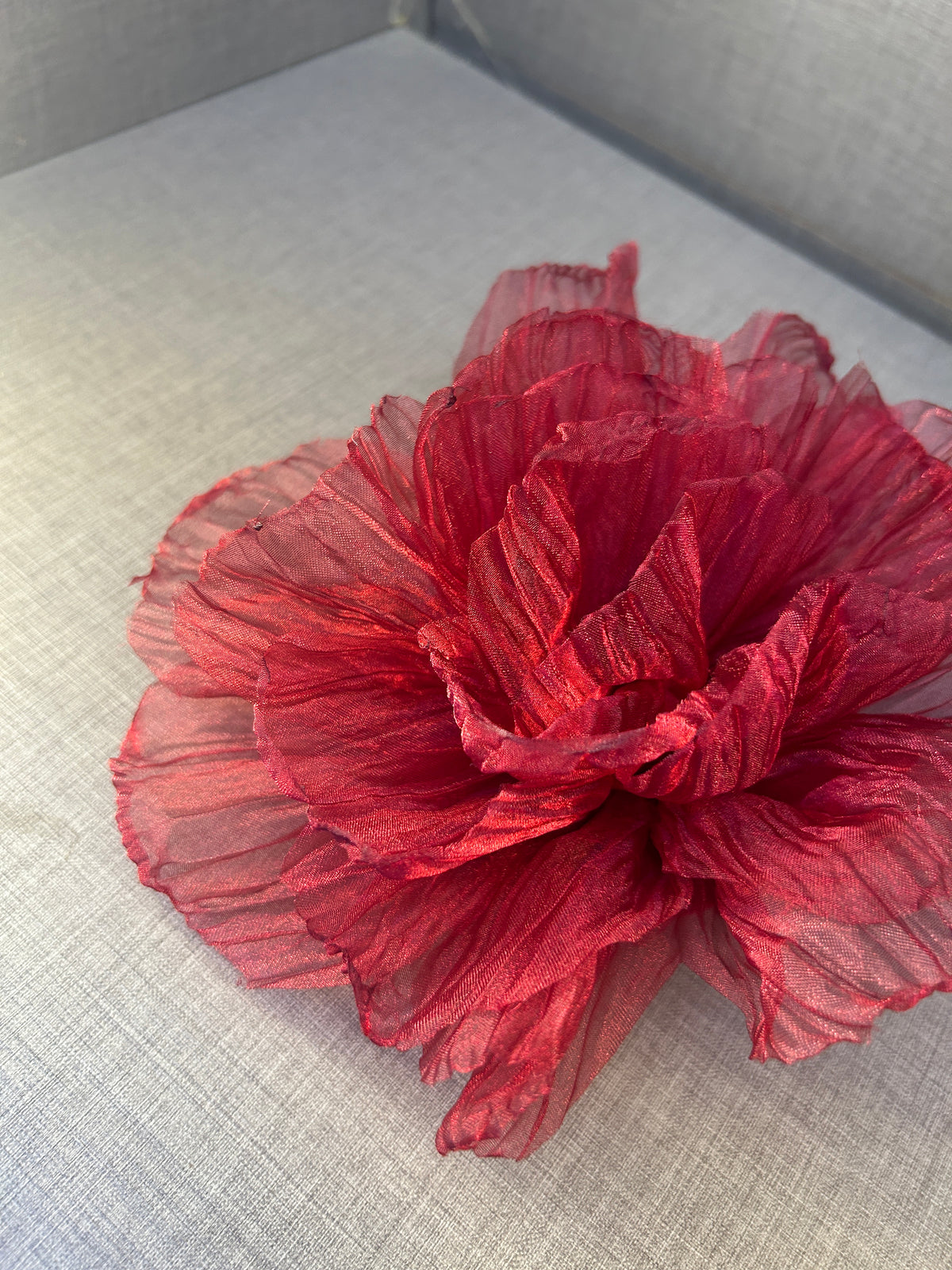 Broche maxi flor de organza, vista 4 – Fahoma