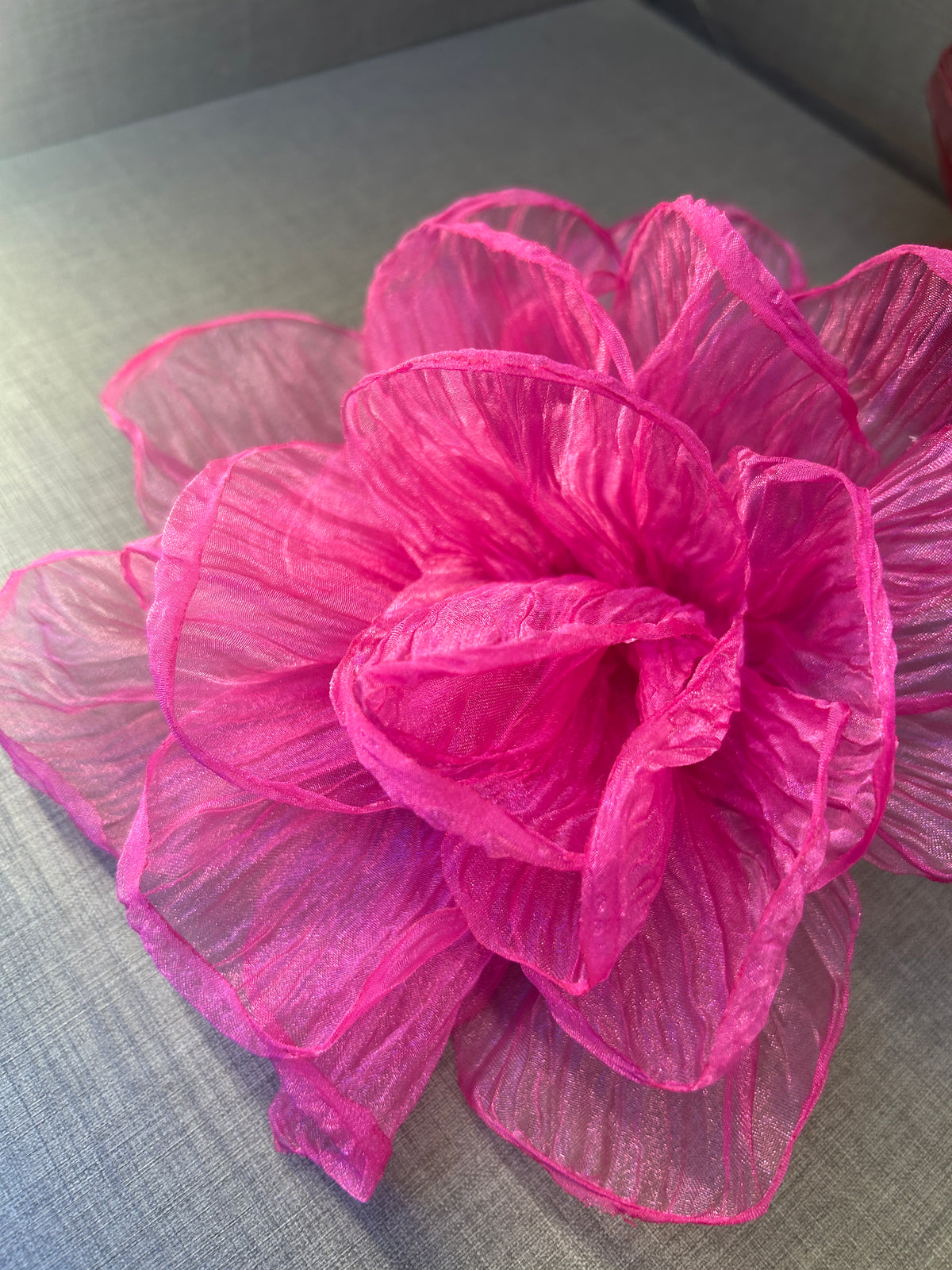 Broche maxi flor de organza, vista 5 – Fahoma