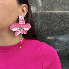 Cargar imagen en el visor de la galería, Caravanas orquídeas esmaltadas
