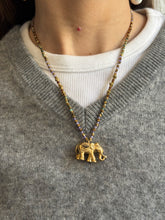 Cargar imagen en el visor de la galería, Collar dije elefante
