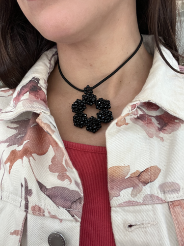 Collar flor con tiento, vista 3 – Fahoma