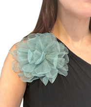 Cargar imagen en el visor de la galería, Broche flor de organza
