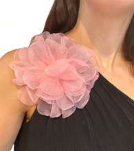 Cargar imagen en el visor de la galería, Broche flor de organza
